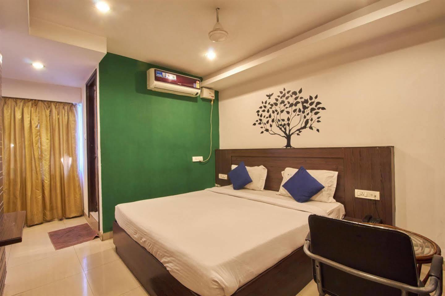 Fabhotel Royal Residency II - Nr Lakdikapul Metro Station Хайдарабад Экстерьер фото