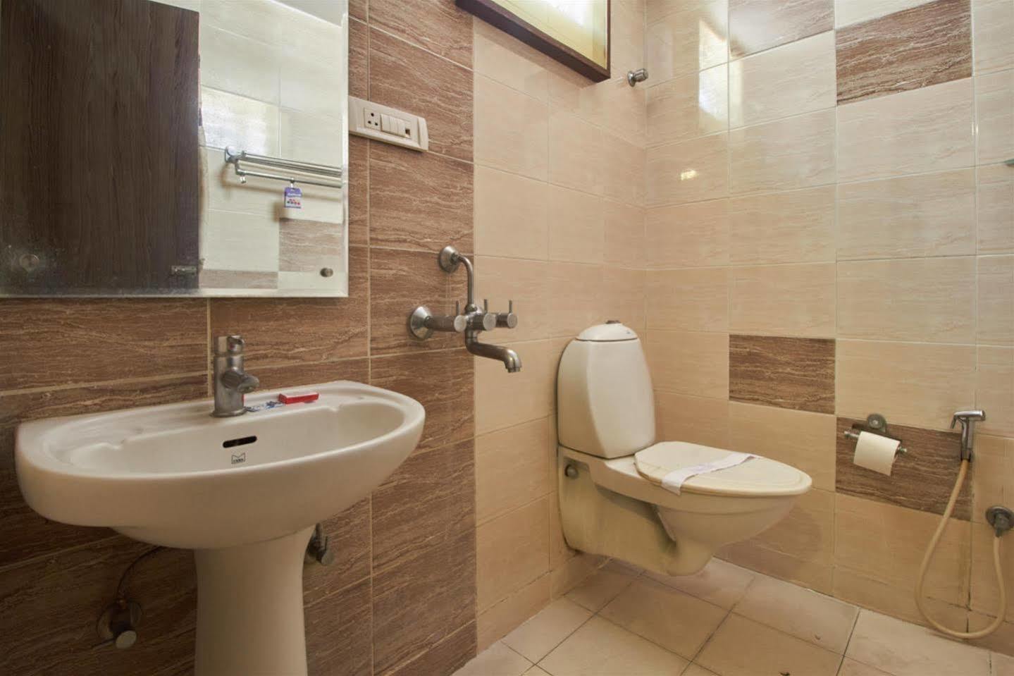 Fabhotel Royal Residency II - Nr Lakdikapul Metro Station Хайдарабад Экстерьер фото